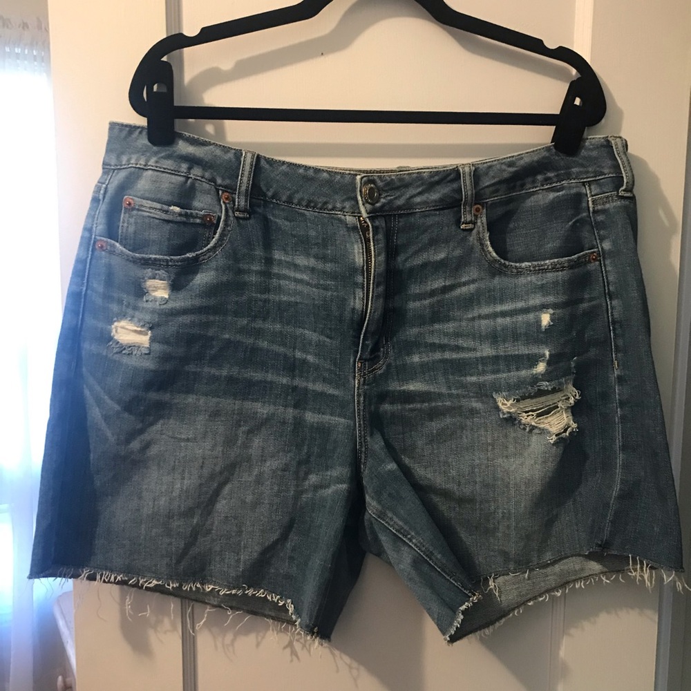 American Eagle distressed jean shorts size 18